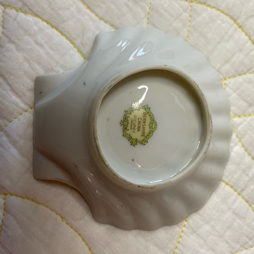Vintage Berkshire China Shell Shaped Small Dish, Decor - Picture 3 of 8